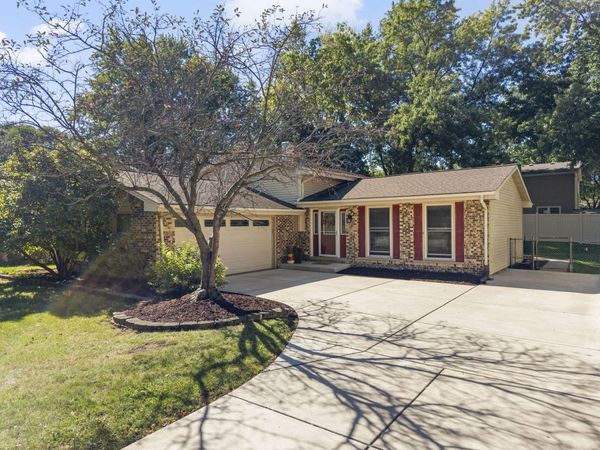 6S174 LAKEWOOD Drive , Naperville, IL 60540