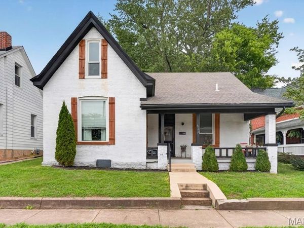 614 S High Street , Belleville, IL 62220