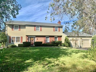 28 Foxcroft Road, New Hartford, NY 13413