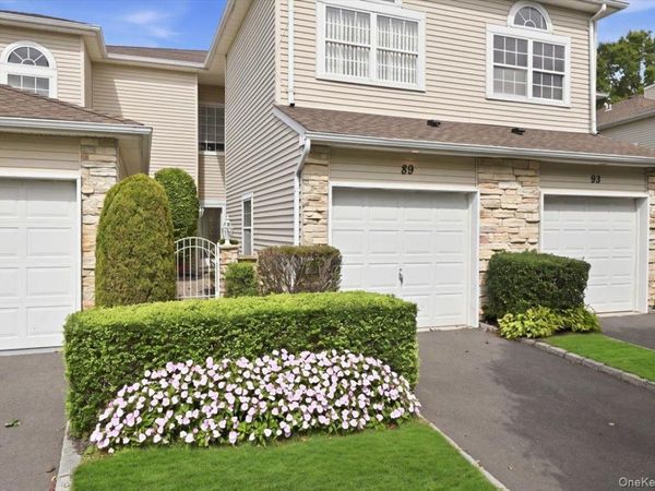89 Windwatch Drive, Hauppauge, NY 11788