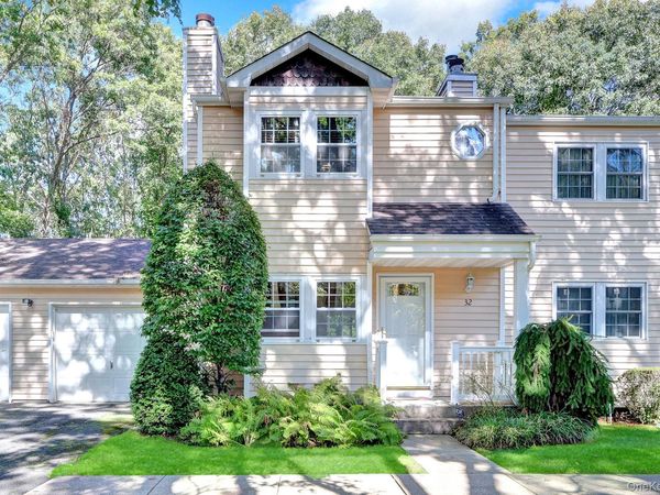 32 Huntington Commons, Yaphank, NY 11980