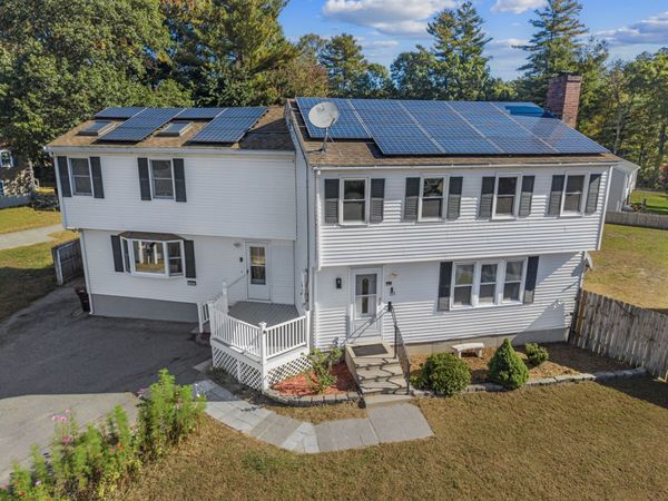 105 Freda Ln, Lowell, MA 01854