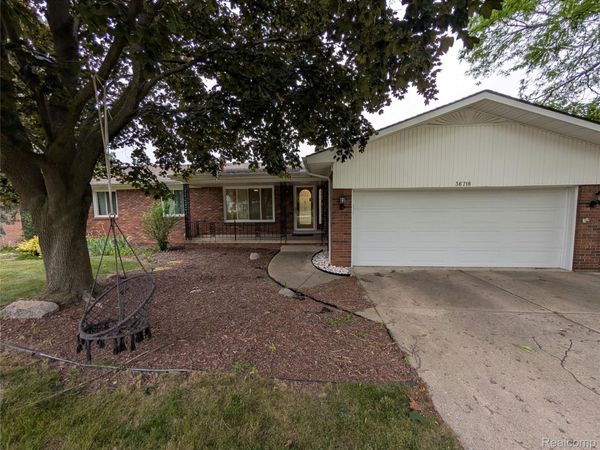 36718 Lansbury Lane, Farmington, Mi 48335