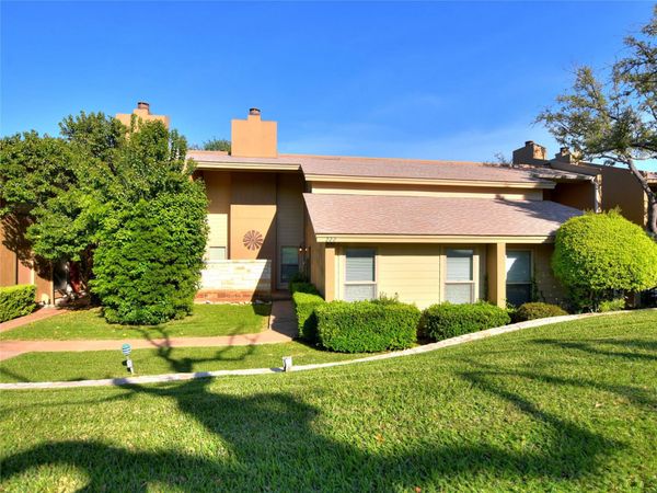 222 Lido ST, Unit J-2, Lakeway, TX 78734