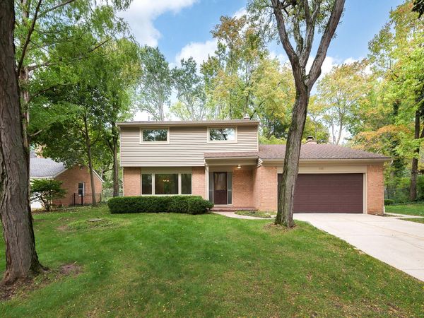 3565 Chatham Way, Ann Arbor, MI 48105