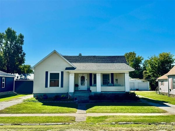209 E Walnut , Shelbina, MO 63468