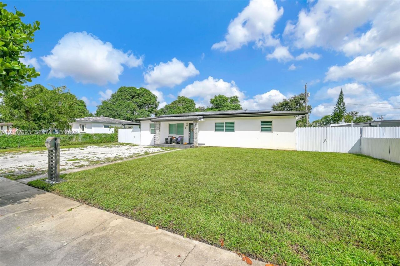3211 NW 171st St, Miami Gardens, FL 33056 Main Photo
