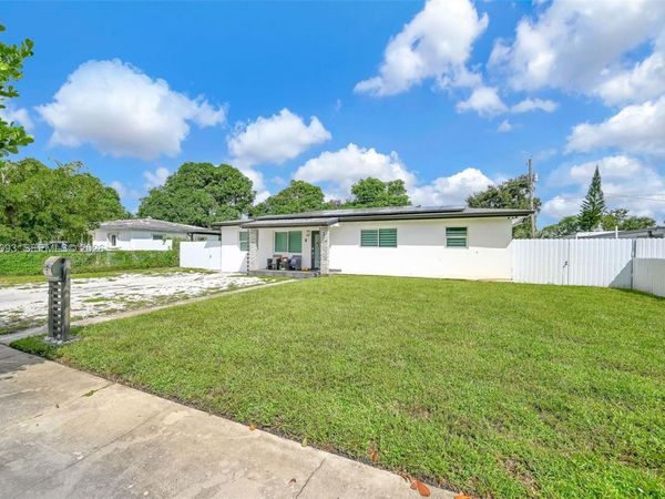 3211 NW 171st St , Miami Gardens, FL 33056
