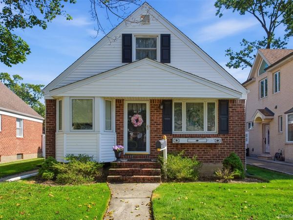 8029 259th Street , Glen Oaks, NY 11004