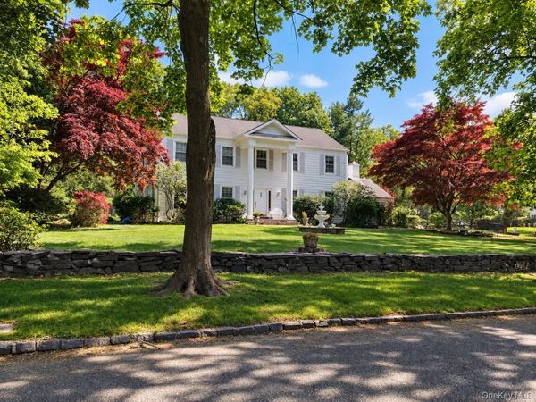 2 Three Pond Road, Smithtown, NY 11787