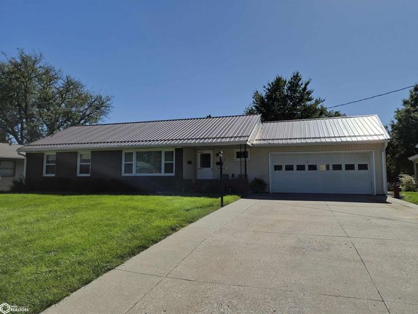 210 Peasley Avenue, Oskaloosa, IA 52577