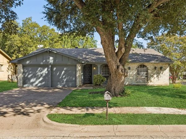 517 Sussex Drive, Arlington, TX 76014