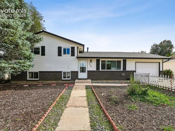 670 Calle Entrada NA, Fountain, CO 80817