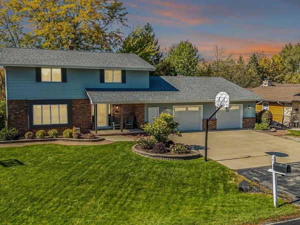2543 W SUNNYVIEW CIRCLE, Appleton, WI 54914