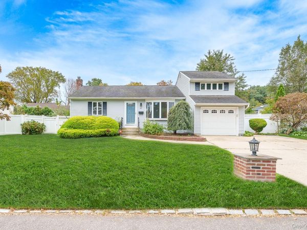 42 Peachtree Lane , Huntington Station, NY 11746