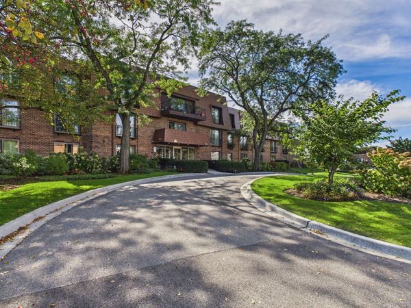 3900 Dundee Road , Unit 305, Northbrook, IL 60062