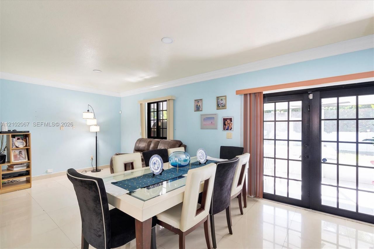 348 NE 118th St , Miami, FL 33161 Photo