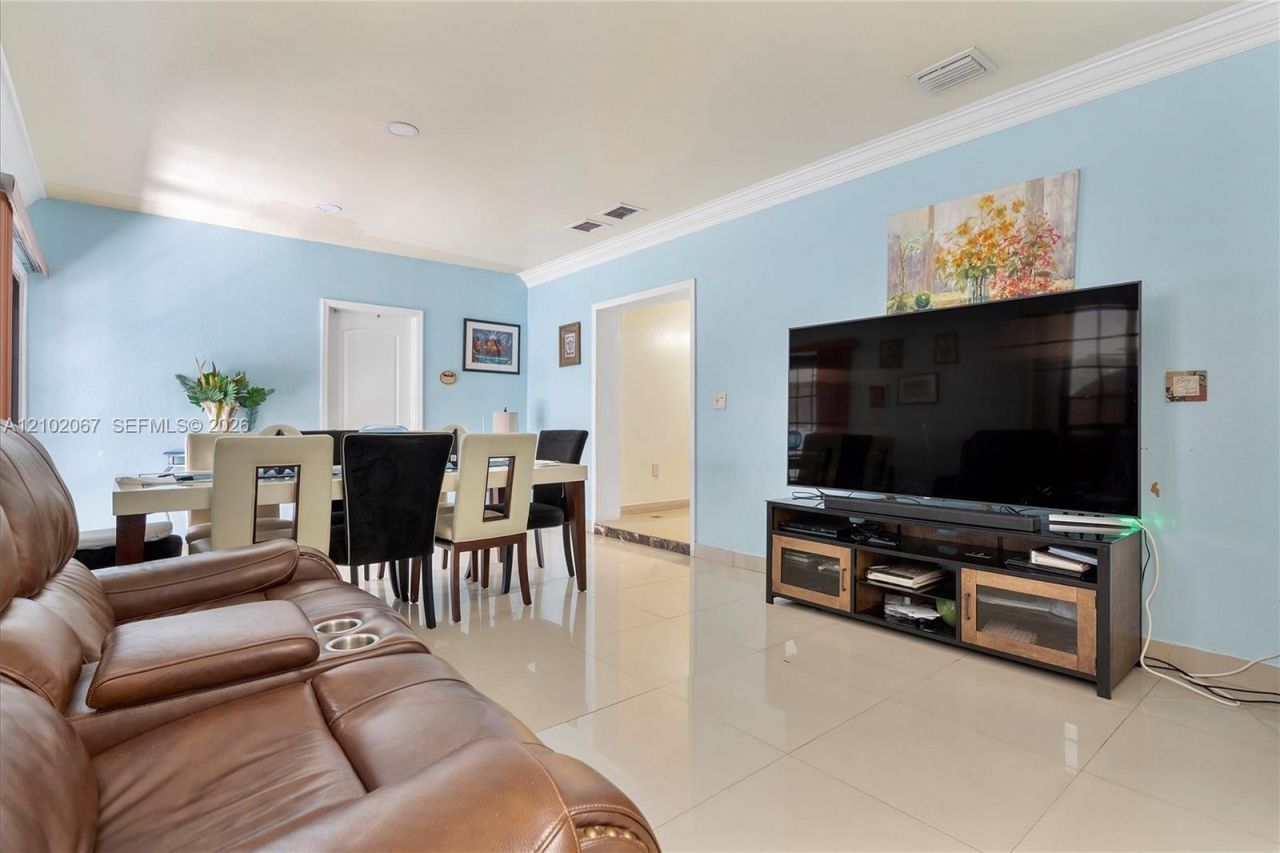 348 NE 118th St , Miami, FL 33161 Photo