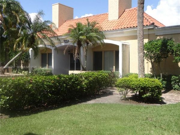 17901 NW 68th Ave , Unit R207, Hialeah, FL 33015