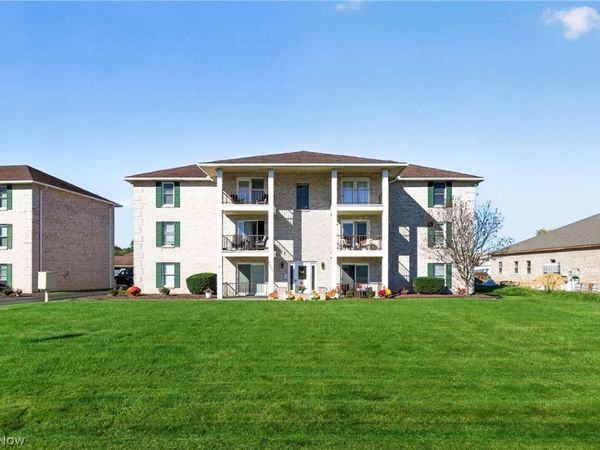 7350 Eisenhower Drive , Unit 4, Youngstown, OH 44512