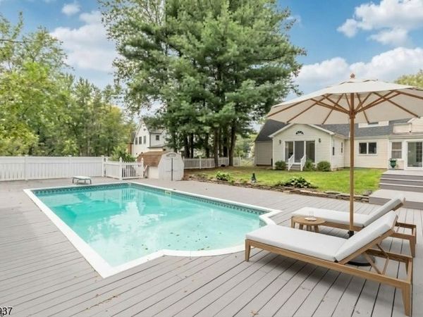 10 Jensen Ct, Chatham, NJ 07928