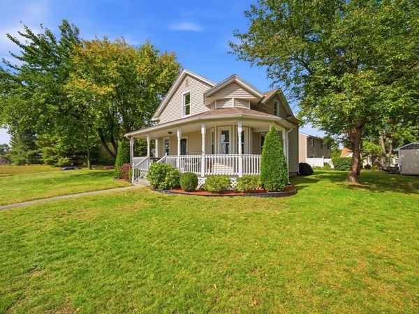 52 North St, Agawam, MA 01001