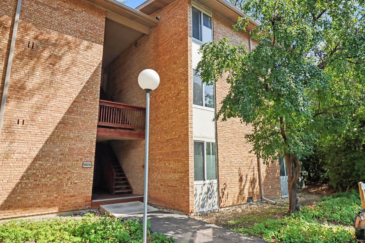 5809 Oakwood Drive, Unit D, Lisle, IL 60532 Main Photo