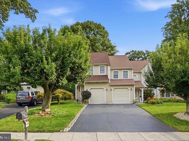 8643 TRUMBAUER DRIVE, GLENSIDE, PA 19038