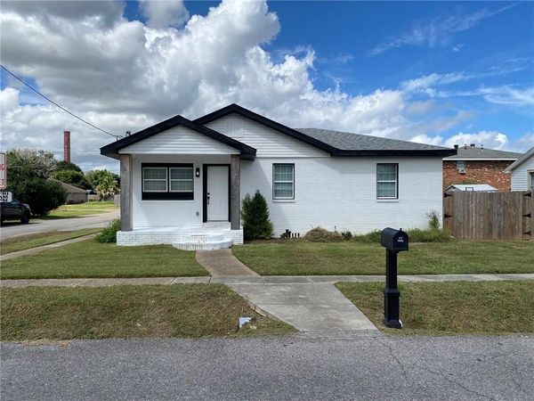 2300 DELILLE Street , Chalmette, LA 70043