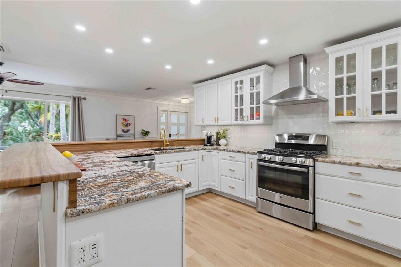 7402 Castle Drive, Sarasota, FL 34240 Photo