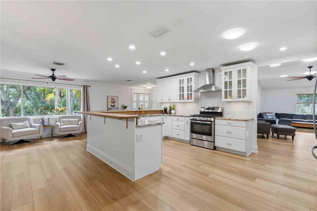 7402 Castle Drive, Sarasota, FL 34240 Photo