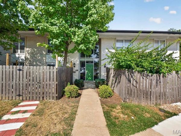 10401 Briarbend Drive, St Louis, MO 63146