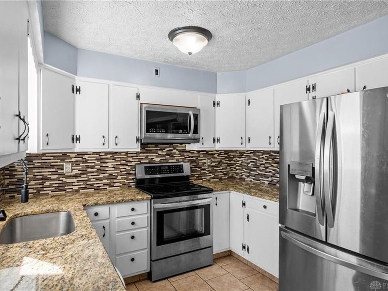 5014 Lesley Lane, Middletown, OH 45042 Photo 9