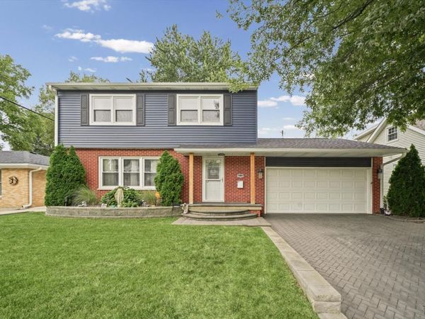 4038 N Buckingham Drive , Decatur, IL 62526