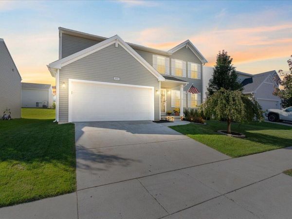 2883 W Fork River Drive, Fowlerville, MI 48836