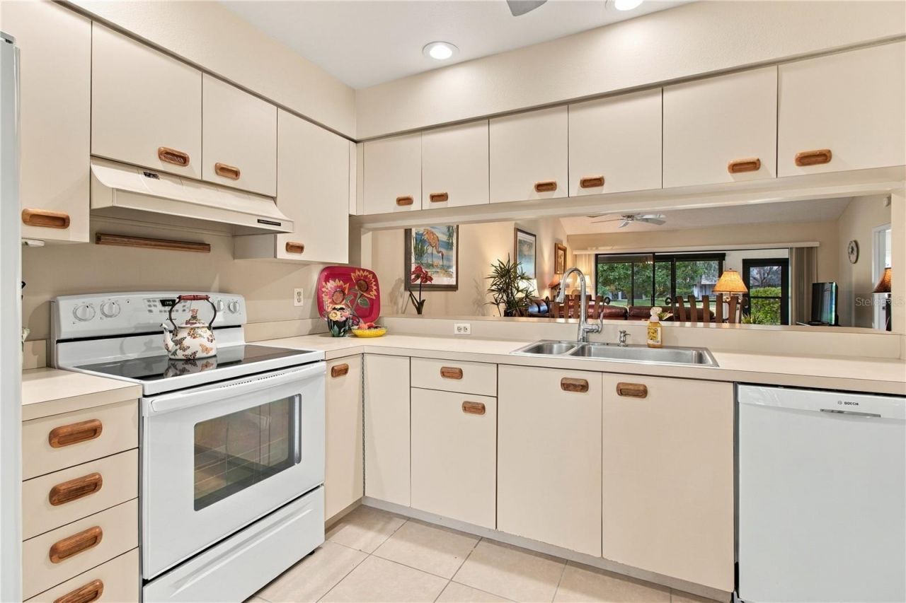 3123 Sandleheath, Unit 4, Sarasota, FL 34235 Photo