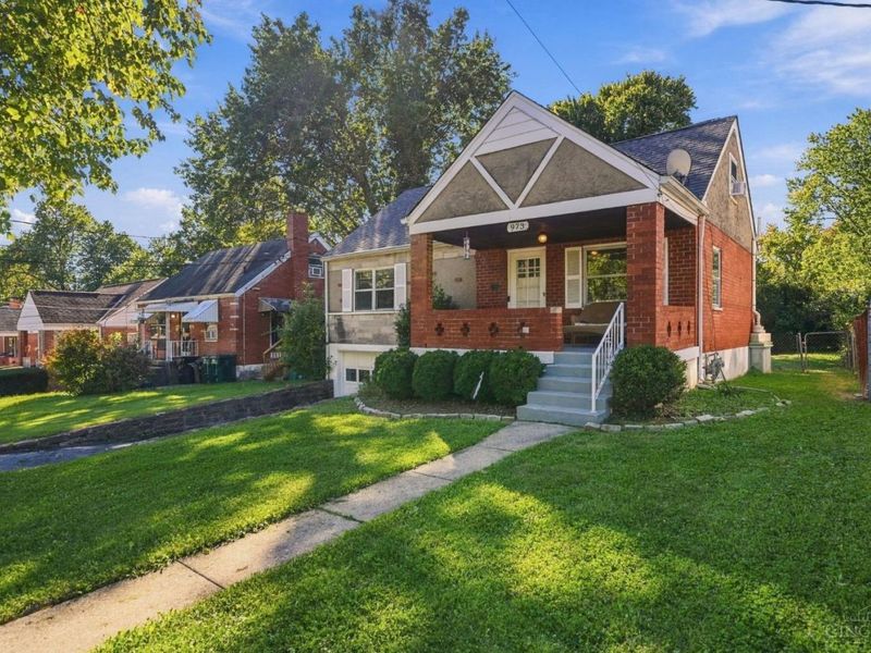 973 Edgetree Lane, Cincinnati, OH 45238 Photo 2