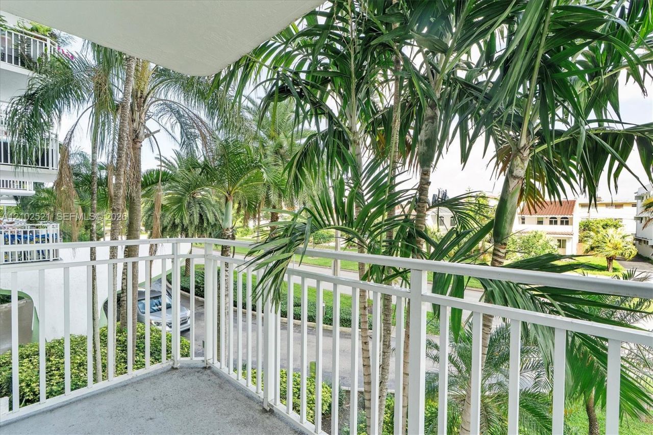 2100 Sans Souci Blvd , Unit B111, North Miami, FL 33181 Photo