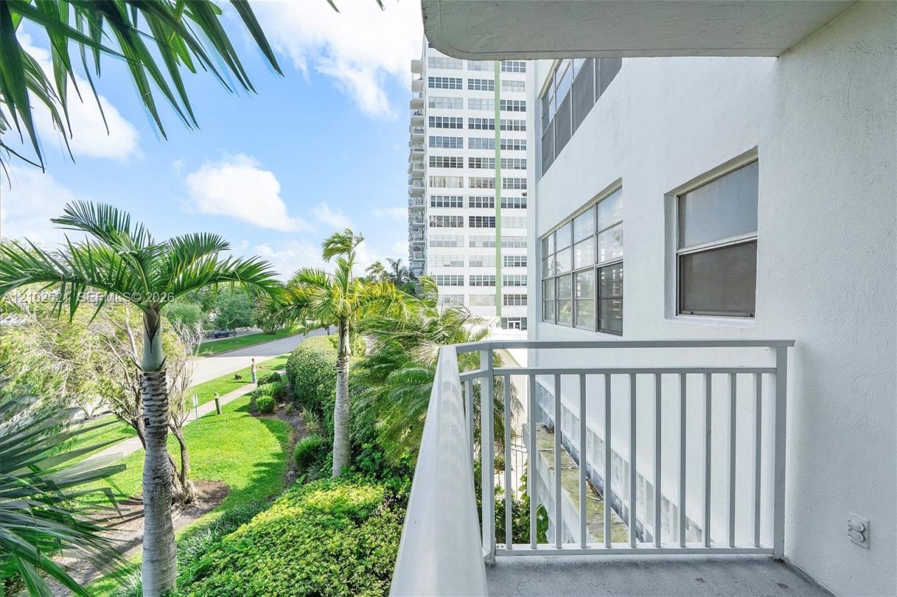2100 Sans Souci Blvd , Unit B111, North Miami, FL 33181 Photo