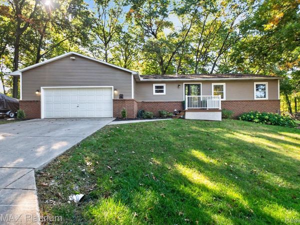 2822 Macomb Street, Hamburg Township, Mi 48169