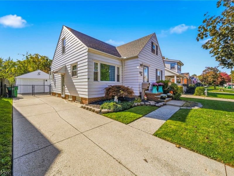 294 E 323rd Street, Willowick, OH 44095 Photo 2