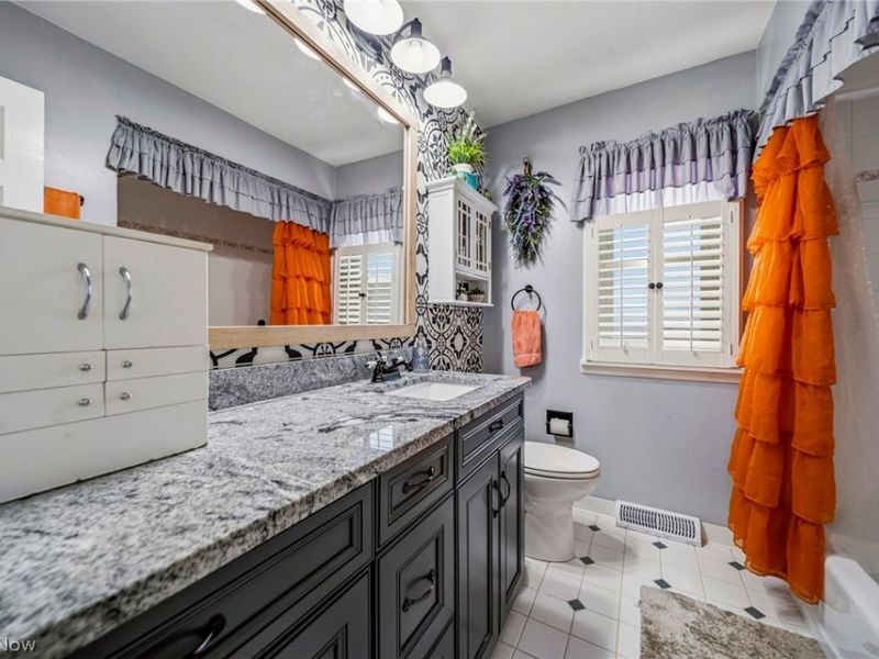 294 E 323rd Street, Willowick, OH 44095 Photo 9