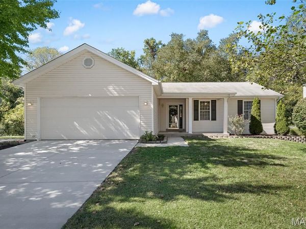 226 Barrington Drive, St Peters, MO 63376