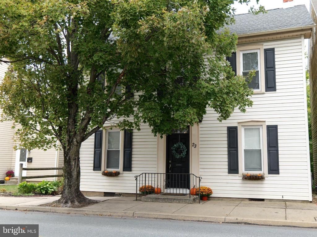 23 W Orange Street, Lititz, PA 17543 Main Photo