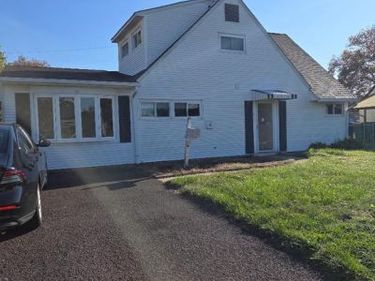 6 CORNFLOWER LANE, LEVITTOWN, PA 19055