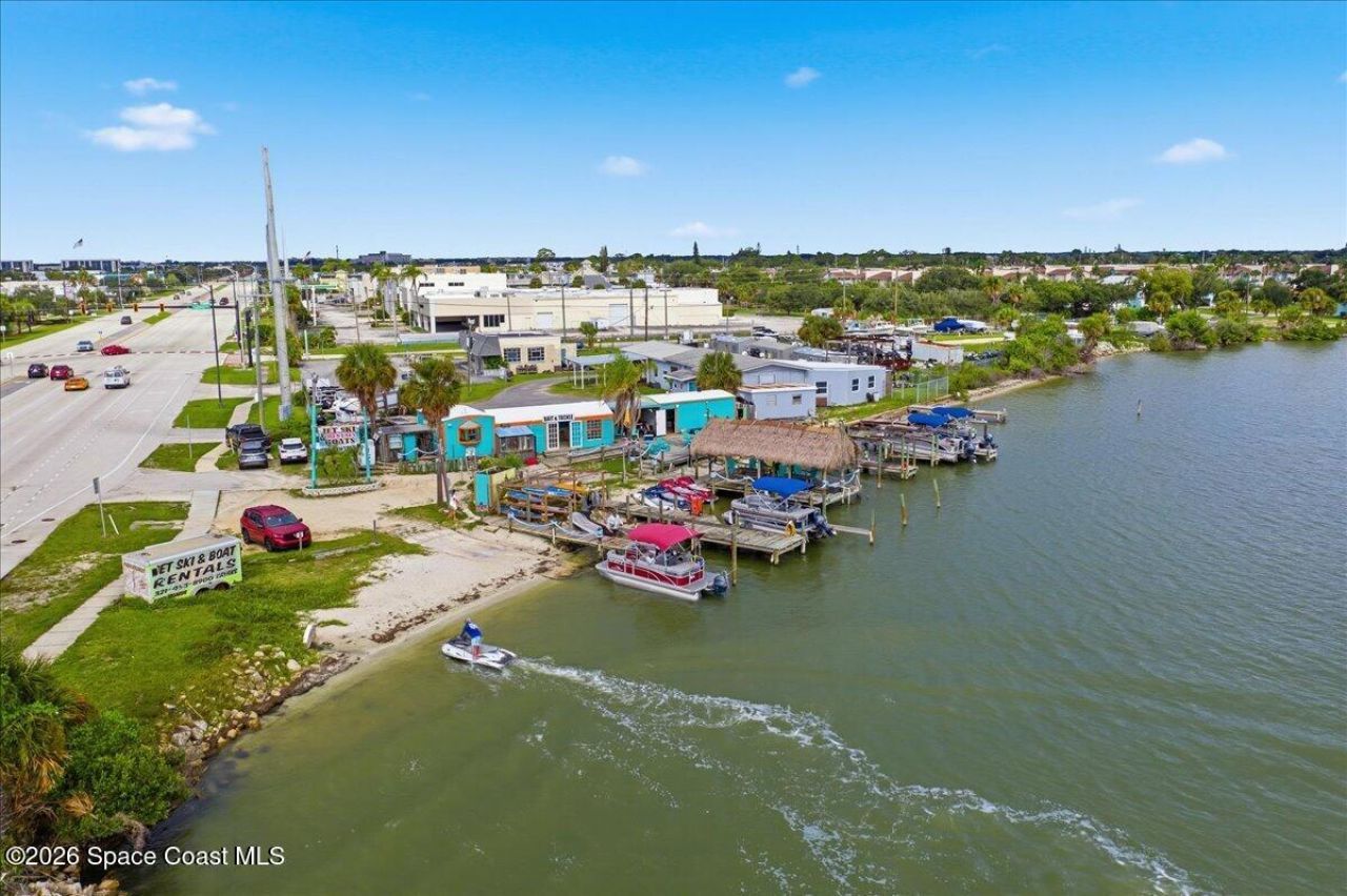 1872 E Merritt Island Causeway, Merritt Island, FL 32952 Photo