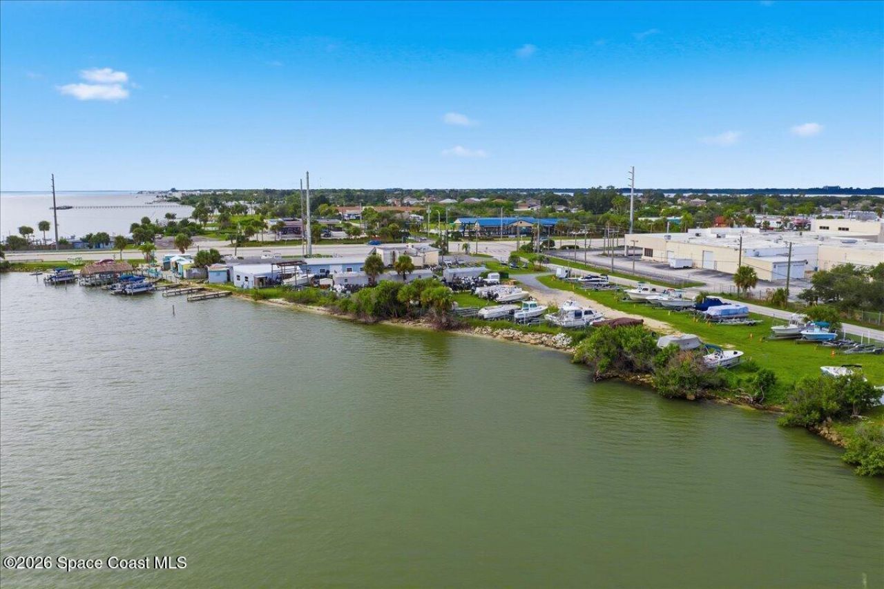 1872 E Merritt Island Causeway, Merritt Island, FL 32952 Photo