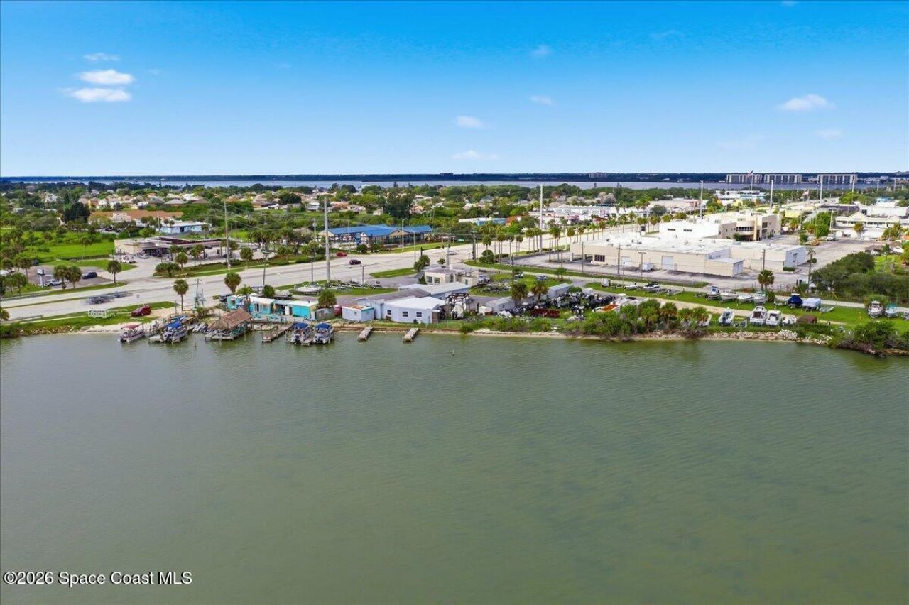 1872 E Merritt Island Causeway, Merritt Island, FL 32952 Photo