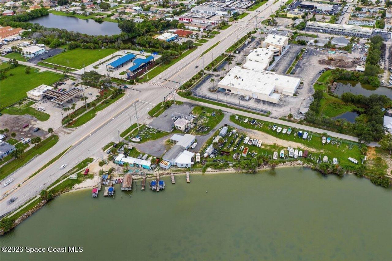 1872 E Merritt Island Causeway, Merritt Island, FL 32952 Photo