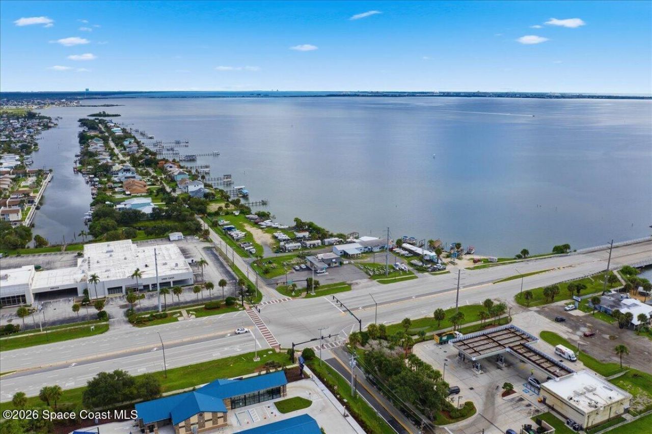 1872 E Merritt Island Causeway, Merritt Island, FL 32952 Photo